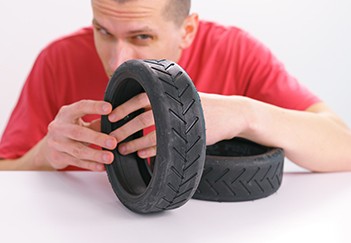 How Tyre Tread Depth Affects Braking Distance